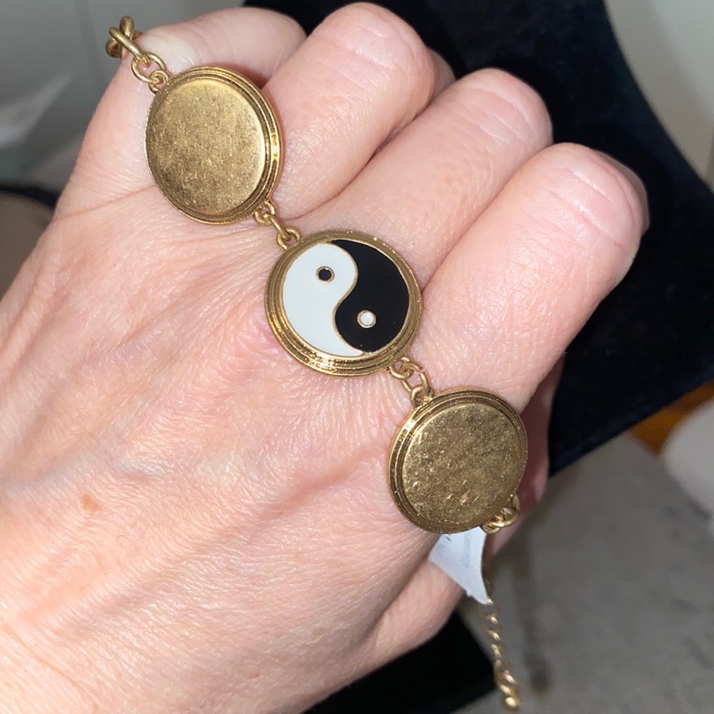 NEW WITH TAGS! FREE PEOPLE GOLD YIN YANG BRACELET!!!